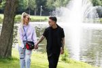 Amsterdam 18 juni 2020
Djarno Hofland met zijn vriendin Manon Kool in het vondelpark