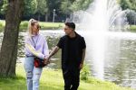 Amsterdam 18 juni 2020
Djarno Hofland met zijn vriendin Manon Kool in het vondelpark