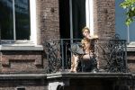 Amsterdam 22 juni 2020
Dolshe Gulsen aan het werk op het balkon van haar zus Olcay