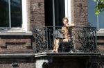 Amsterdam 22 juni 2020
Dolshe Gulsen aan het werk op het balkon van haar zus Olcay