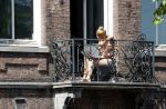 Amsterdam 22 juni 2020
Dolshe Gulsen aan het werk op het balkon van haar zus Olcay