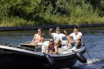 Vinkeveen 25 juni 2020
Lisandro Martinez met zijn vriendin en collega Edson Alvarez varen op de vinkeveense plassen.