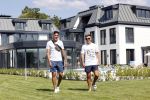 Vinkeveen 25 juni 2020
Lisandro Martinez met zijn vriendin en collega Edson Alvarez varen op de vinkeveense plassen.