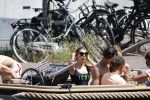 Amsterdam 25 juni 2020
Estelle Cruijff Jamie Vaes Koen Kardashian en vrienden op boot door Amsterdamse grachten.
