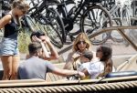 Amsterdam 25 juni 2020
Estelle Cruijff Jamie Vaes Koen Kardashian en vrienden op boot door Amsterdamse grachten.