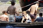 Amsterdam 25 juni 2020
Estelle Cruijff Jamie Vaes Koen Kardashian en vrienden op boot door Amsterdamse grachten.