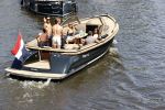 Amsterdam 25 juni 2020
Estelle Cruijff Jamie Vaes Koen Kardashian en vrienden op boot door Amsterdamse grachten.