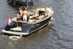 Amsterdam 25 juni 2020
Estelle Cruijff Jamie Vaes Koen Kardashian en vrienden op boot door Amsterdamse grachten.