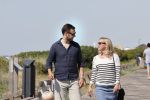 Noordwijk 24 juni 2020
Eva Jinek met partner Dexter v d Voorn en hun zoontje Pax  bij het strand van Noordwijk