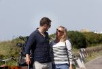 Noordwijk 24 juni 2020
Eva Jinek met partner Dexter v d Voorn en hun zoontje Pax  bij het strand van Noordwijk