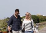 Noordwijk 24 juni 2020
Eva Jinek met partner Dexter v d Voorn en hun zoontje Pax  bij het strand van Noordwijk