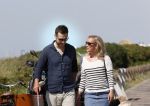 Noordwijk 24 juni 2020
Eva Jinek met partner Dexter v d Voorn en hun zoontje Pax  bij het strand van Noordwijk