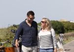 Noordwijk 24 juni 2020
Eva Jinek met partner Dexter v d Voorn en hun zoontje Pax  bij het strand van Noordwijk