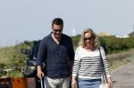 Noordwijk 24 juni 2020
Eva Jinek met partner Dexter v d Voorn en hun zoontje Pax  bij het strand van Noordwijk