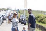 Noordwijk 24 juni 2020
Eva Jinek met partner Dexter v d Voorn en hun zoontje Pax  bij het strand van Noordwijk