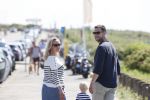 Noordwijk 24 juni 2020
Eva Jinek met partner Dexter v d Voorn en hun zoontje Pax  bij het strand van Noordwijk