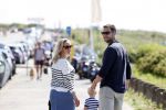 Noordwijk 24 juni 2020
Eva Jinek met partner Dexter v d Voorn en hun zoontje Pax  bij het strand van Noordwijk