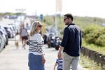 Noordwijk 24 juni 2020
Eva Jinek met partner Dexter v d Voorn en hun zoontje Pax  bij het strand van Noordwijk