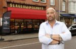 Amsterdam 1 juli 2020
Evert Blauwendraat heeft slagerij v Dam overgenomen en de slagerij heet vanaf vandaag Slagerij de Schuyt