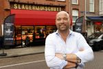 Amsterdam 1 juli 2020
Evert Blauwendraat heeft slagerij v Dam overgenomen en de slagerij heet vanaf vandaag Slagerij de Schuyt