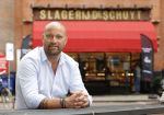 Amsterdam 1 juli 2020
Evert Blauwendraat heeft slagerij v Dam overgenomen en de slagerij heet vanaf vandaag Slagerij de Schuyt