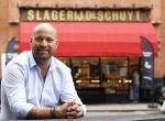 Amsterdam 1 juli 2020
Evert Blauwendraat heeft slagerij v Dam overgenomen en de slagerij heet vanaf vandaag Slagerij de Schuyt