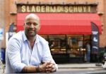 Amsterdam 1 juli 2020
Evert Blauwendraat heeft slagerij v Dam overgenomen en de slagerij heet vanaf vandaag Slagerij de Schuyt