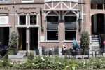 Amsterdam 20 juni 2020
Er zitten weer mensen op het terras bij de zaken van Gorodon, Blushing en the Burger Room