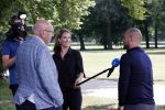Doorn 27 juni 2020
Presentatie boek Wesley Sneijder . Het boek is geschreven door Kees Jansma en mark v Bommel ontving het eerste exemplaar. Helene Hendriks