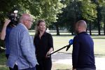 Doorn 27 juni 2020
Presentatie boek Wesley Sneijder . Het boek is geschreven door Kees Jansma en mark v Bommel ontving het eerste exemplaar. Helene Hendriks