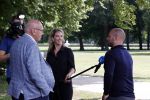 Doorn 27 juni 2020
Presentatie boek Wesley Sneijder . Het boek is geschreven door Kees Jansma en mark v Bommel ontving het eerste exemplaar. Helene Hendriks