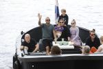 Amsterdam 12 juli 2020
Johnny Heitinga met zijn vrouw Charlotte Sophie kindeen en familie op hun nieuwe sloep/boot in de grachten van Amsterdam.