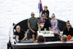 Amsterdam 12 juli 2020
Johnny Heitinga met zijn vrouw Charlotte Sophie kindeen en familie op hun nieuwe sloep/boot in de grachten van Amsterdam.