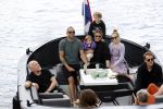 Amsterdam 12 juli 2020
Johnny Heitinga met zijn vrouw Charlotte Sophie kindeen en familie op hun nieuwe sloep/boot in de grachten van Amsterdam.