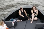Amsterdam 12 juli 2020
Johnny Heitinga met zijn vrouw Charlotte Sophie kindeen en familie op hun nieuwe sloep/boot in de grachten van Amsterdam.