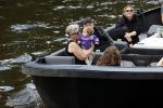 Amsterdam 12 juli 2020
Johnny Heitinga met zijn vrouw Charlotte Sophie kindeen en familie op hun nieuwe sloep/boot in de grachten van Amsterdam.