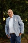 Doorn 27 juni 2020
Presentatie boek Wesley Sneijder . Het boek is geschreven door Kees Jansma en mark v Bommel ontving het eerste exemplaar.