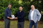 Doorn 27 juni 2020
Presentatie boek Wesley Sneijder . Het boek is geschreven door Kees Jansma en mark v Bommel ontving het eerste exemplaar.