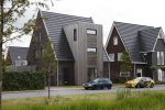 Heerenveen 8 juli 2020
Nieuwe huis Kjeld Nuis . Voor zijn huis staat ook nog een mercedes van JUmbo Visma zijn oude team.