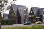 Heerenveen 8 juli 2020
Nieuwe huis Kjeld Nuis . Voor zijn huis staat ook nog een mercedes van JUmbo Visma zijn oude team.