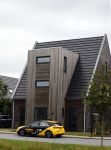 Heerenveen 8 juli 2020
Nieuwe huis Kjeld Nuis . Voor zijn huis staat ook nog een mercedes van JUmbo Visma zijn oude team.