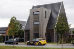 Heerenveen 8 juli 2020
Nieuwe huis Kjeld Nuis . Voor zijn huis staat ook nog een mercedes van JUmbo Visma zijn oude team.