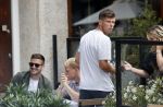 Amsterdam 19 juni 2020
Donny v d Beek Dusan tadic en Klaasjan Huntelaar aan het lunchen bij ferilliâ€™s op de beethovenstraat.