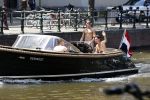 Amsterdam 25 juni 2020
Estelle Cruijff Jamie Vaes Koen Kardashian en vrienden op boot door Amsterdamse grachten.