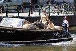 Amsterdam 25 juni 2020
Estelle Cruijff Jamie Vaes Koen Kardashian en vrienden op boot door Amsterdamse grachten.