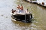 Amsterdam 25 juni 2020
Estelle Cruijff Jamie Vaes Koen Kardashian en vrienden op boot door Amsterdamse grachten.