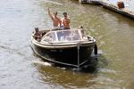 Amsterdam 25 juni 2020
Estelle Cruijff Jamie Vaes Koen Kardashian en vrienden op boot door Amsterdamse grachten.