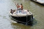 Amsterdam 25 juni 2020
Estelle Cruijff Jamie Vaes Koen Kardashian en vrienden op boot door Amsterdamse grachten.