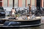 Amsterdam 25 juni 2020
Estelle Cruijff Jamie Vaes Koen Kardashian en vrienden op boot door Amsterdamse grachten.