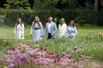 Den Haag  17 juli 2020
Koninklijk fotouurtje in de tuin van Huis ten Bosch . Vanwege corona was er veel minder pers uitgenodigd dan andere jaren. Aanwezig koning Willem Alexander Koningina Maxima en de prinsessen Amalia Alexia en Ariane .